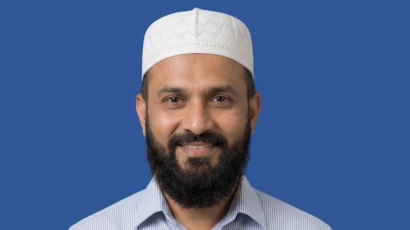 A qualified Qari teaching a live online Quran lesson